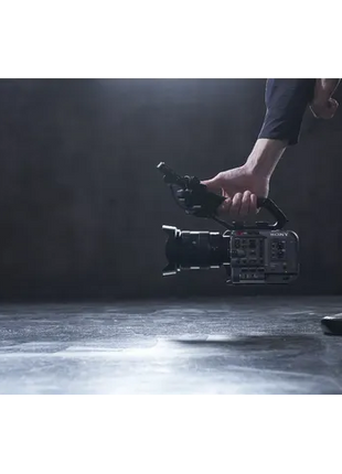 Sony FX6 + 28-135 mm F4.0 G Power Zoom OSS