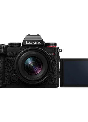 Panasonic LUMIX S5D + 18-40 mm F/4,5-6,3
