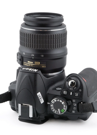 Nikon D3100 + 18-55mm f3.5-5.6 G ED II AF-S Nikkor