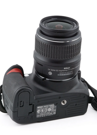 Nikon D3100 + 18-55mm f3.5-5.6 G ED II AF-S Nikkor
